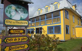 Gite Des Hauteurs Et Cafe De La Place